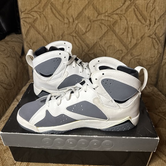 NIKE AIR JORDAN 7 RETRO (GS) White/Varsity Purple-Flint Grey Sz 6.5Y 304774-151 - Picture 3 of 10